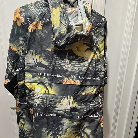 Huf pull over windbreaker in medium..Brand new - Picture 4 of 5